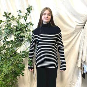Vince 100% Cashmere Navy Blue &White Striped Turtleneck Sweater, Size Medium